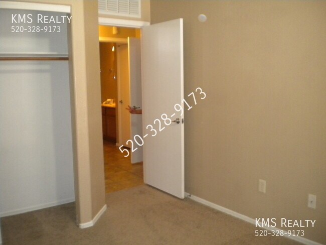 Building Photo - 2 Bed/2 Bath Town Home - OWNER/AGENT