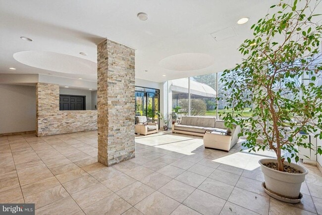 Building Photo - 207 Barclay Towers