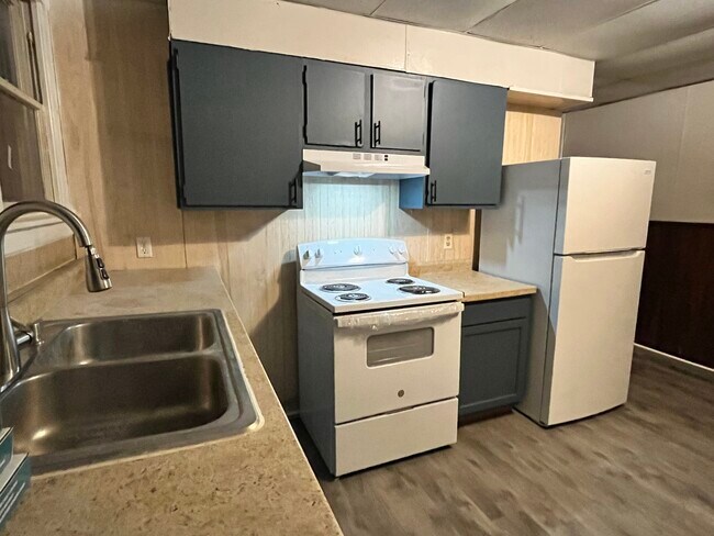 Building Photo - 629 E Broadway St