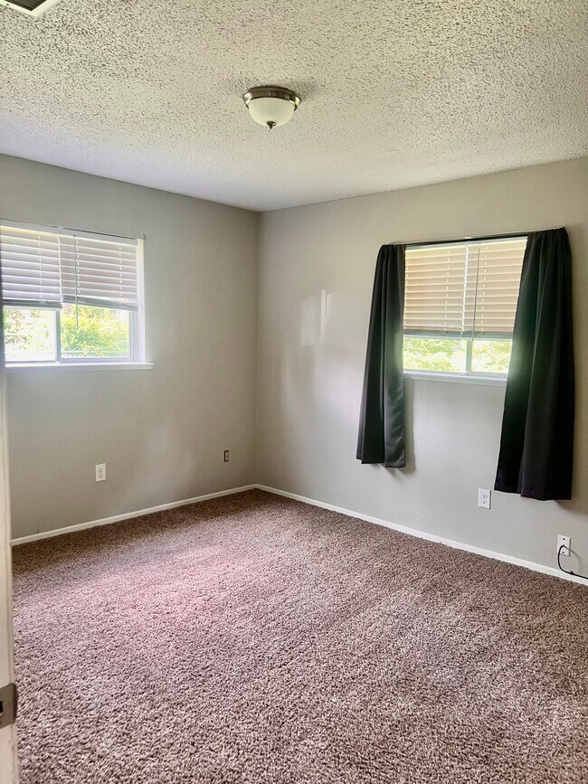 Building Photo - 311 Ivy St