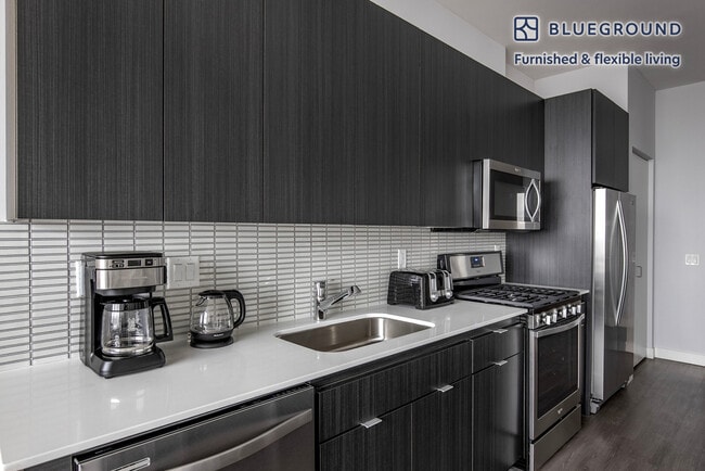 Building Photo - 1000 S Clark St