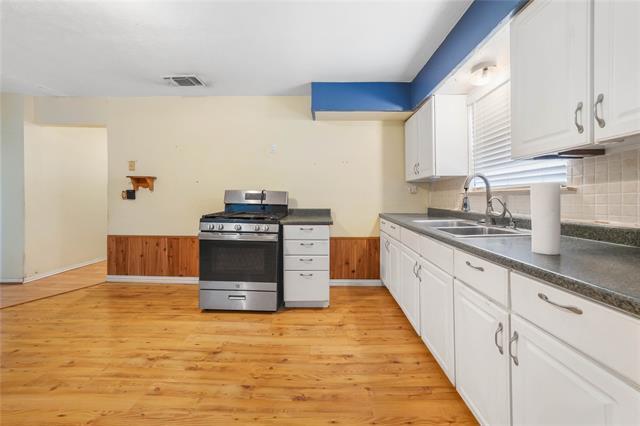 Building Photo - 2221 Varsity Dr