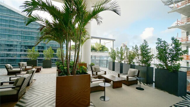 Building Photo - 801 S Miami Ave