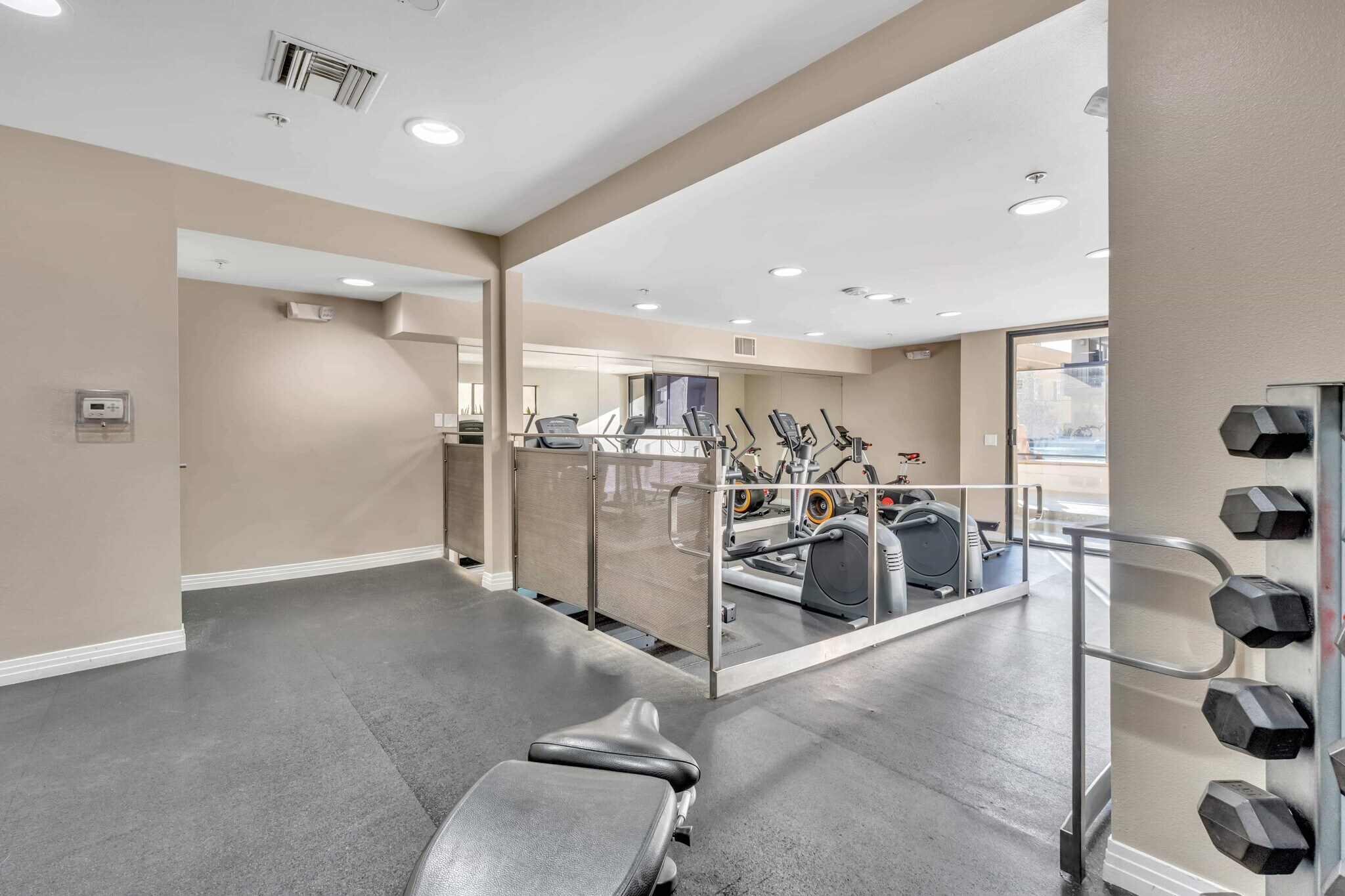 Building Photo - 7320 Hawthorn Ave