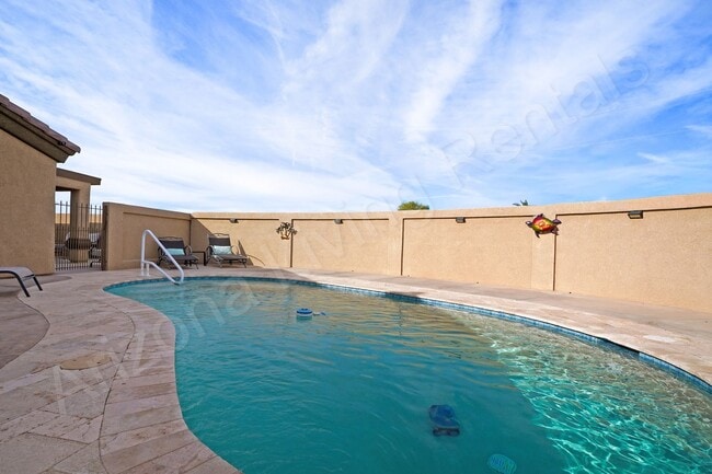 Building Photo - FURNISHED AVAILABLE APRIL 20th - SEPTEMBER 30th, 2026