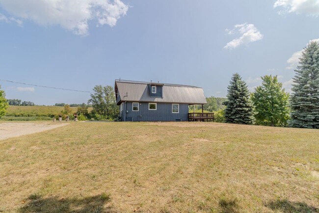 Building Photo - 7825 S Lake Leelanau Dr