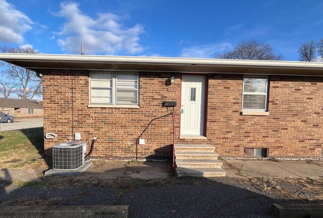 Building Photo - Two bedroom with bonus room in Wood River