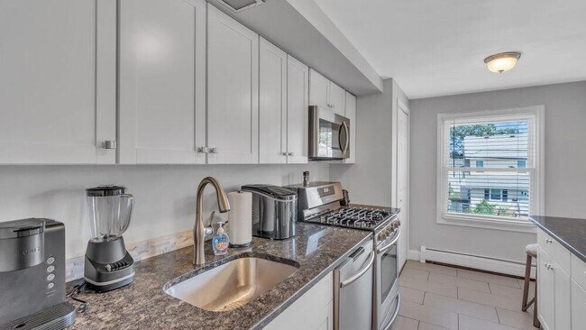 Building Photo - 1226 1/2 Briarwood Rd-