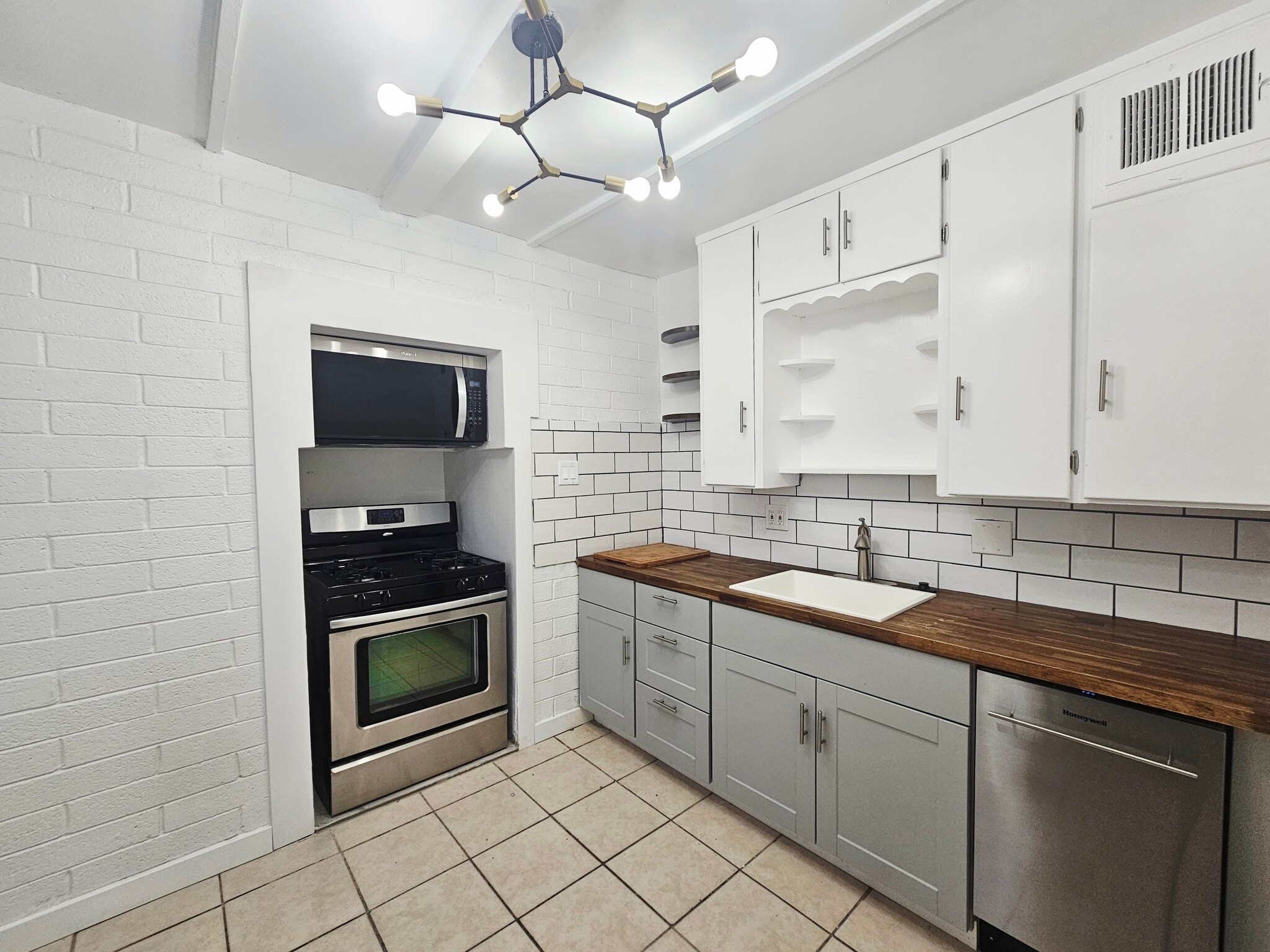 Building Photo - 1731 E Moreland St