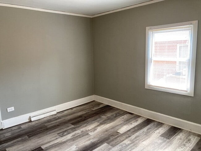 Building Photo - 125 Mallard St