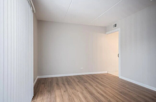 Building Photo - 6040 Lake Bluff Dr