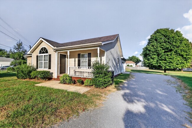 Building Photo - 2109 Dothan Dr