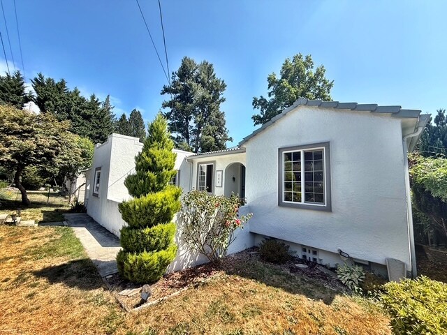 Building Photo - 208 S Summit Ave
