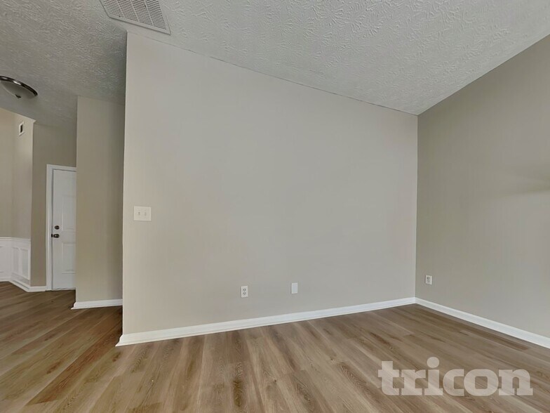 Building Photo - 11906 Fairway Overlook