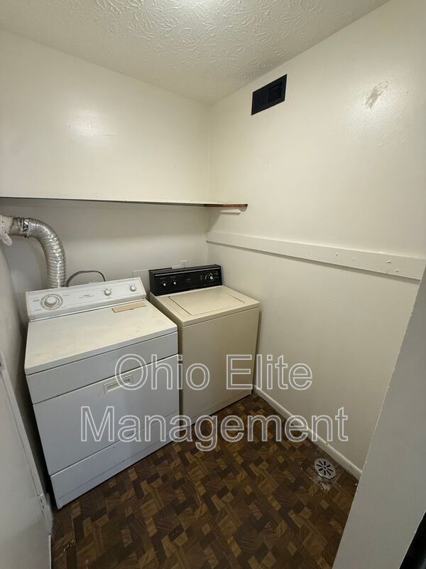 Building Photo - 2450 Hiawatha St
