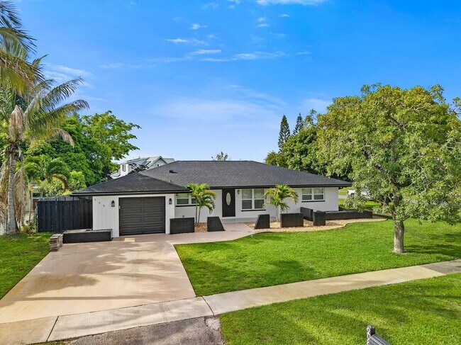 Building Photo - 908 Hibiscus Dr