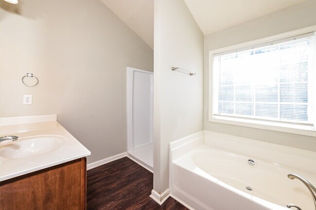 Building Photo - 44 Creek View Ct