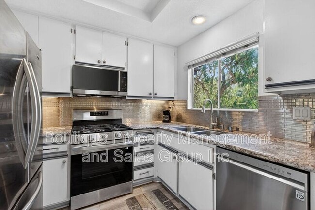 Building Photo - 30902 Club House Dr
