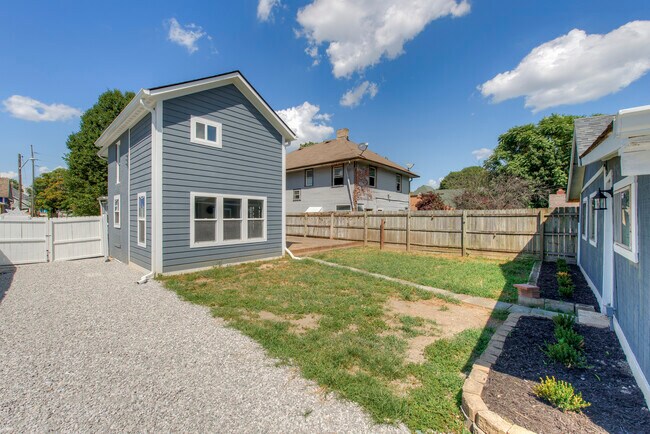 Building Photo - 701 Lincoln St