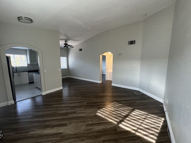 Building Photo - UPGRADED 2BEDROOM, 2BATHROOM HOME