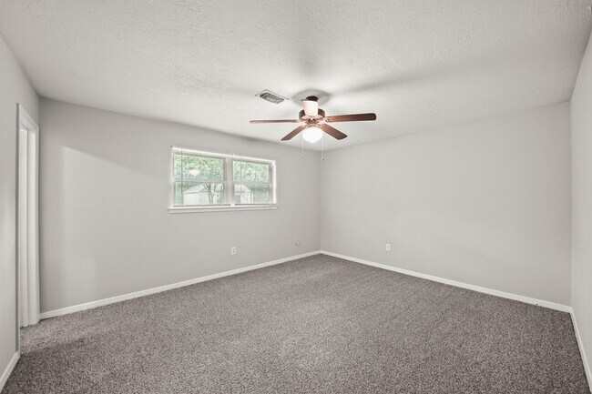 Building Photo - 5232 Cottonwood Cir
