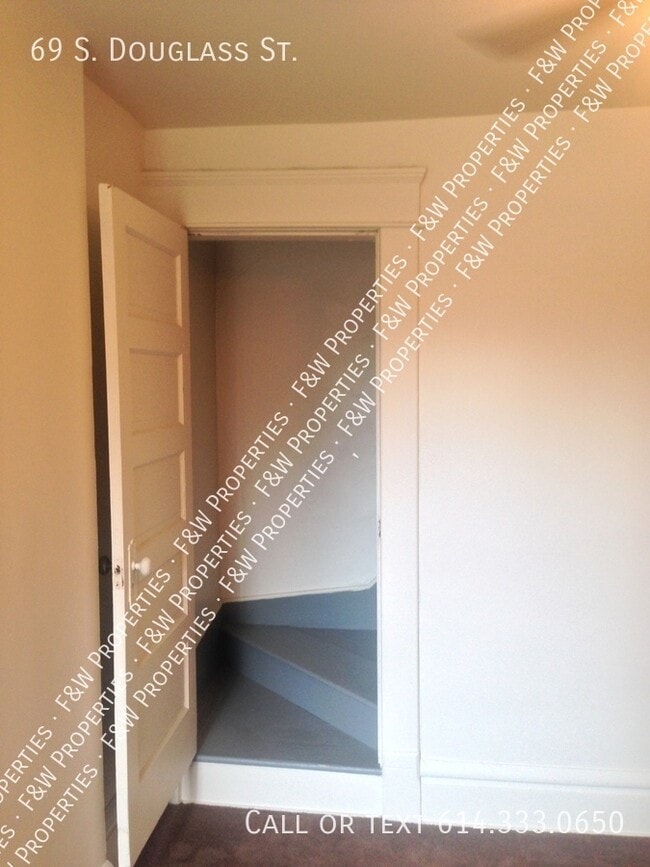 Building Photo - 69 S Douglass St
