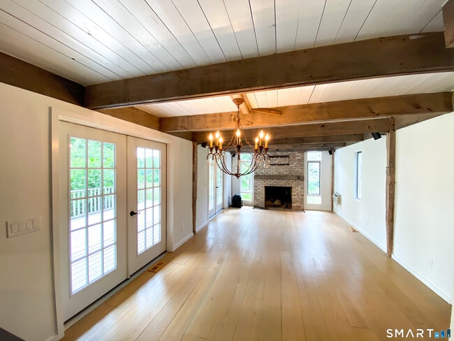 Building Photo - 165 Drum Hill Rd