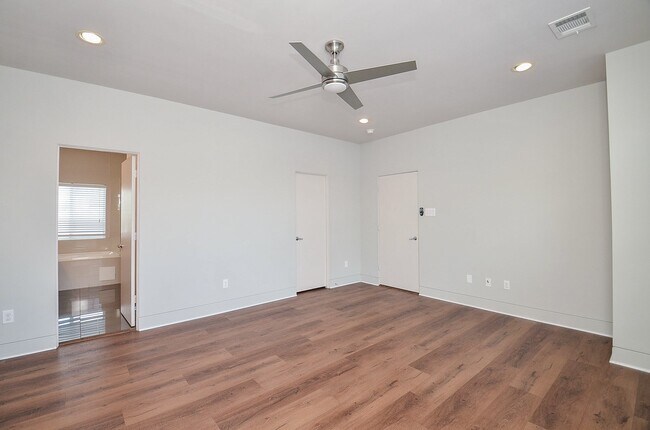 Building Photo - 4708 Crawford St