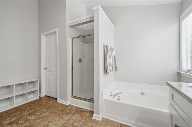 Building Photo - 1810 Westwind Dr
