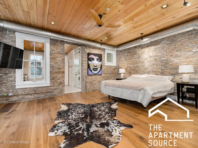 Building Photo - 2140 N Oakley Ave