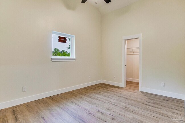Building Photo - 412 Elcino Dr