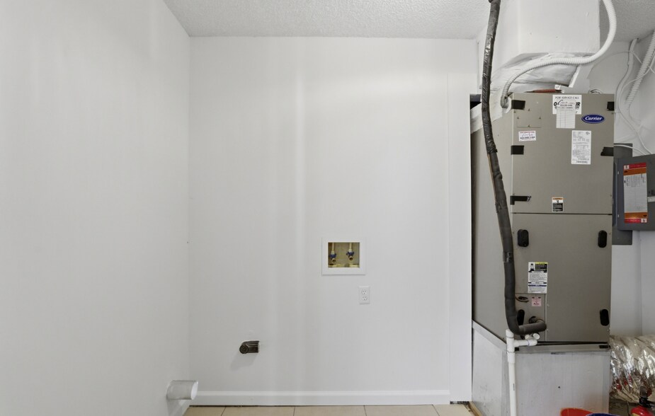Building Photo - 2162 Saint Martins Dr E