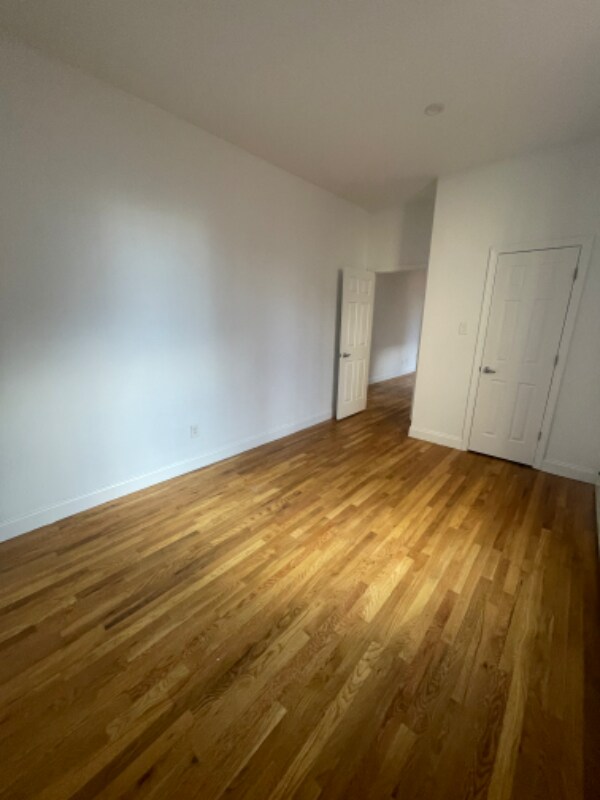 Building Photo - 460 Throop Ave