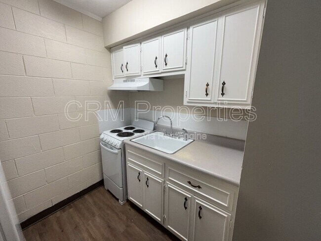 Building Photo - 6134 Hillside Ave