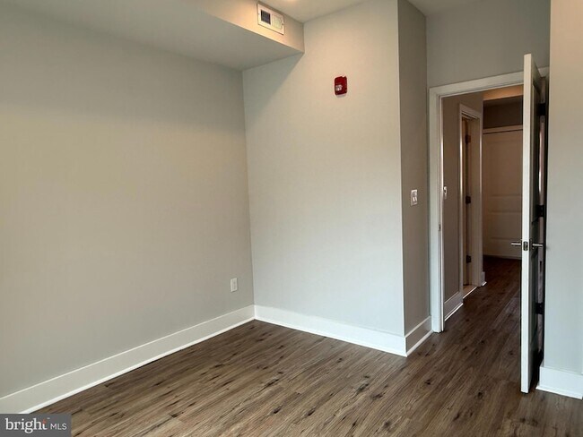 Building Photo - 2425 Frankford Ave