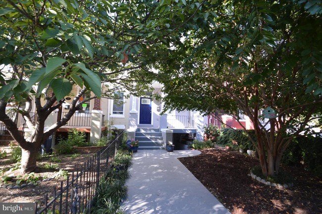 Building Photo - 720 K St NE