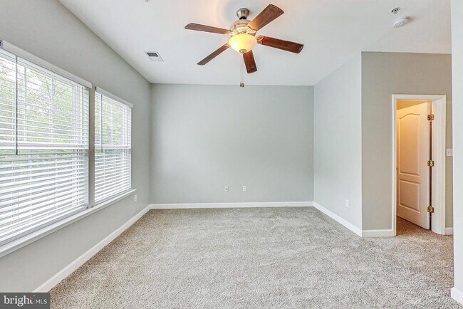 Building Photo - 3274 Amazon Ln