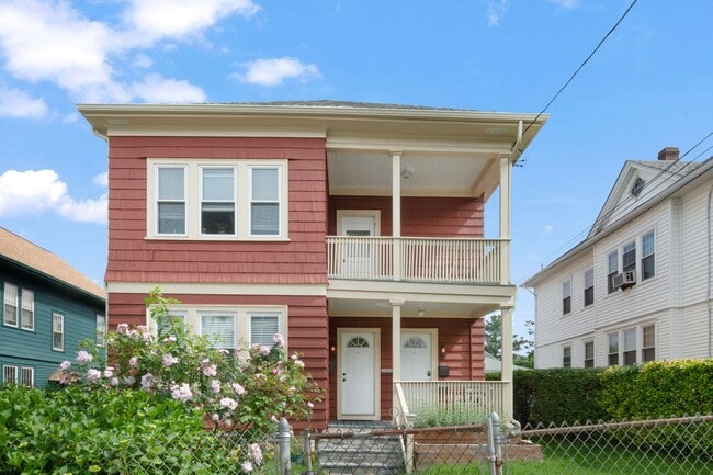 Building Photo - 84 Rochambeau Ave