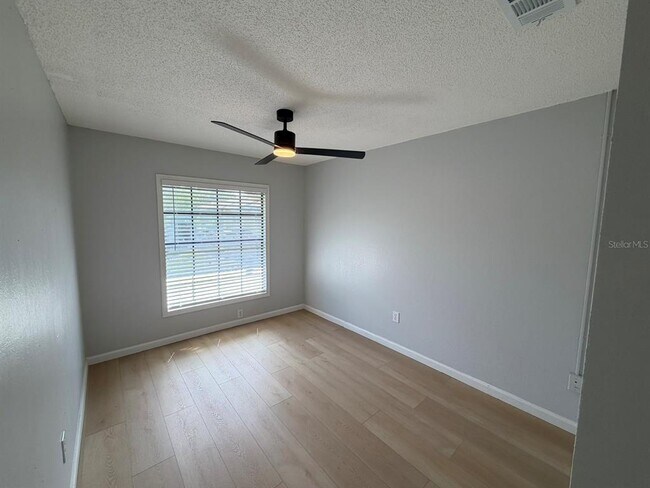Building Photo - 3367 Riverview Way