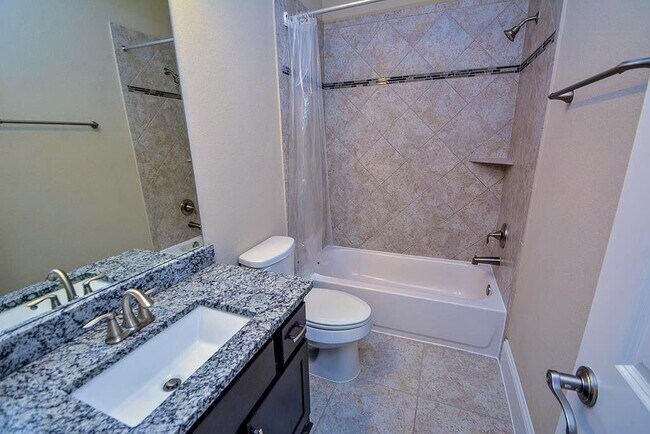 Building Photo - 15907 Court St