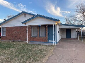 Building Photo - 3231 Ivy Ln