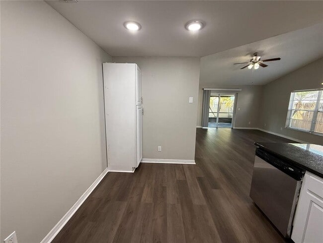 Building Photo - 1337 Coolmont Dr