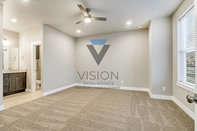 Building Photo - 1098 S High Ridge Dr