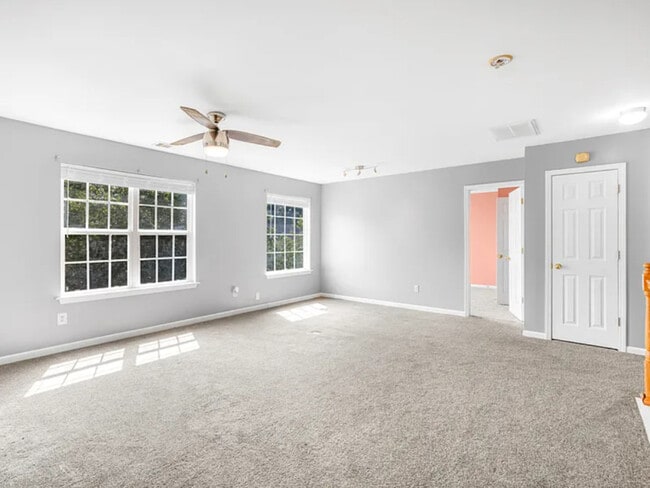 Building Photo - 135 Elba Dr