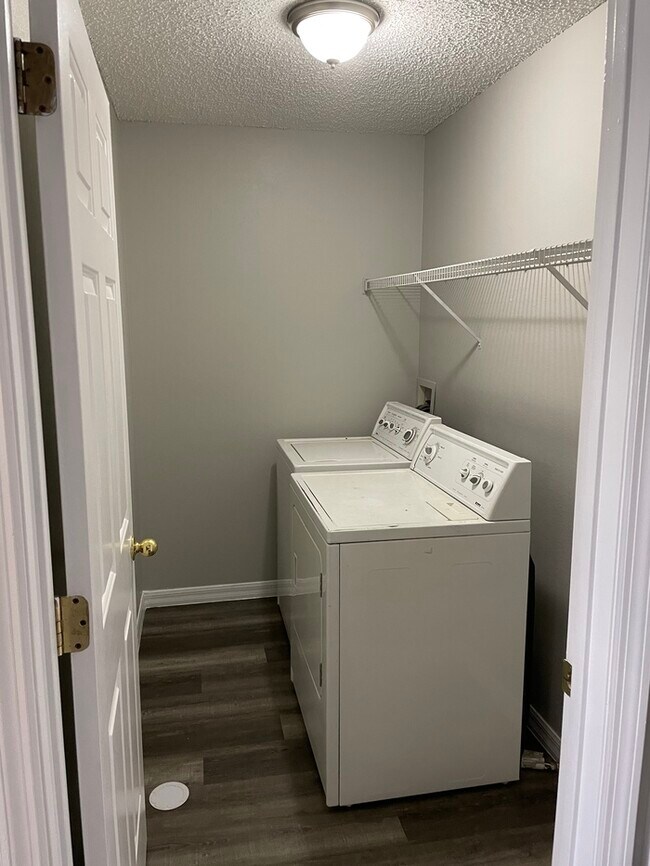 Building Photo - Great Home