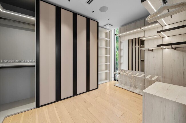 Building Photo - 3306 NE 16th St