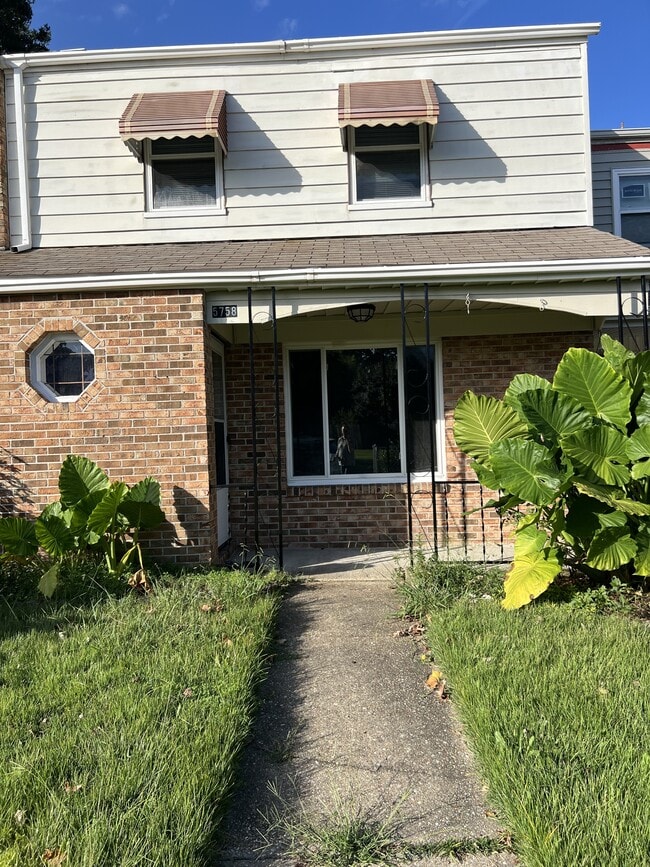 Building Photo - 5758 E Hastings Arch