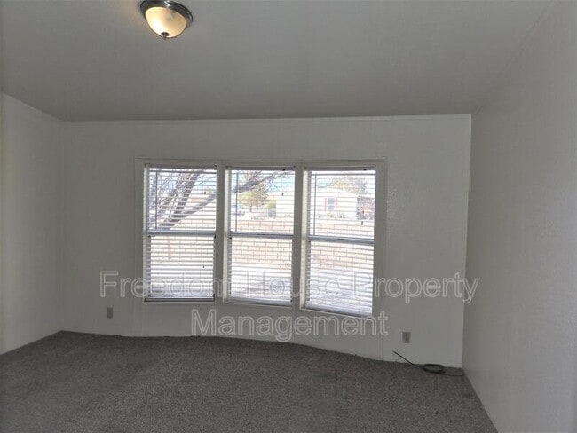 Building Photo - 2770 Rio Rico Dr