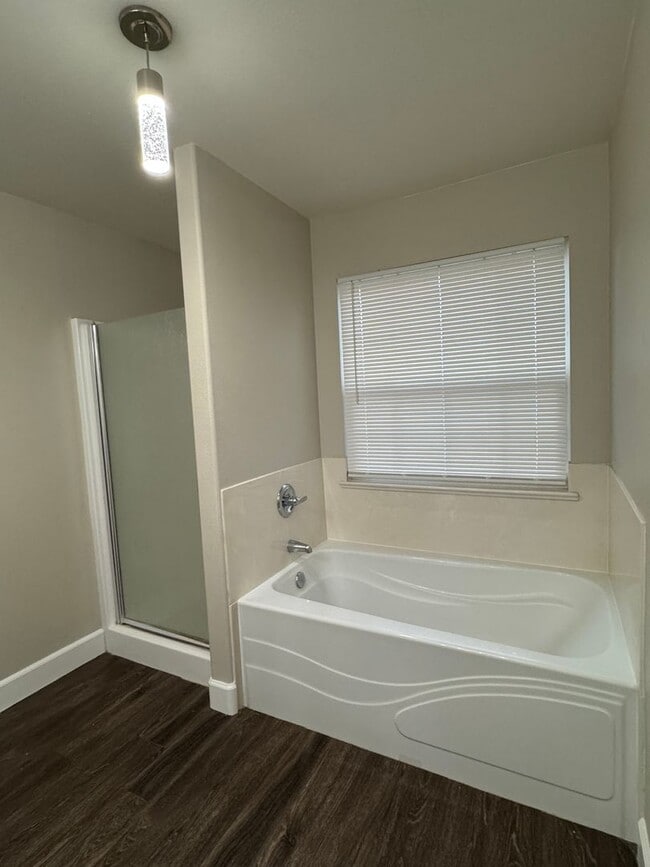 Building Photo - Available NOW - Stunning 3 Bed, 3 Bath Home in North Chico