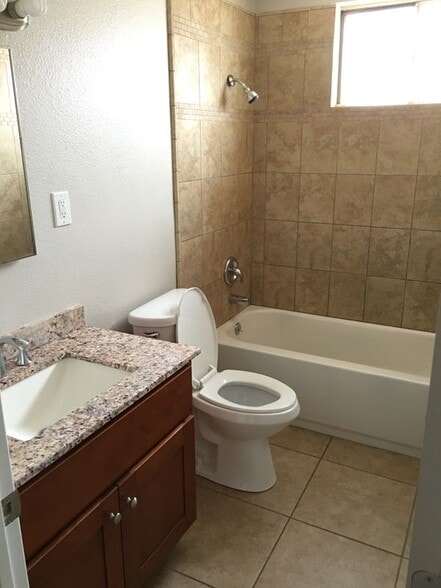 Building Photo - 642-648 W. 3rd St.